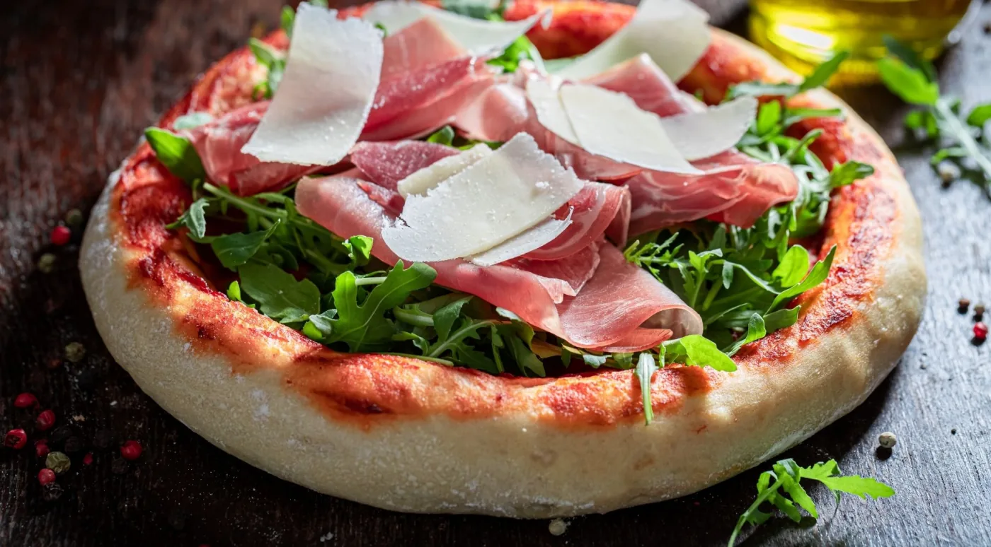 Flatbread topped with prosciutto and rocket