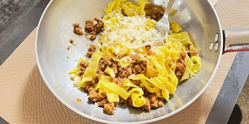 Bologna: Pasta Cooking Class, Ragu, Spritz, Wine & Gelato — photo 4